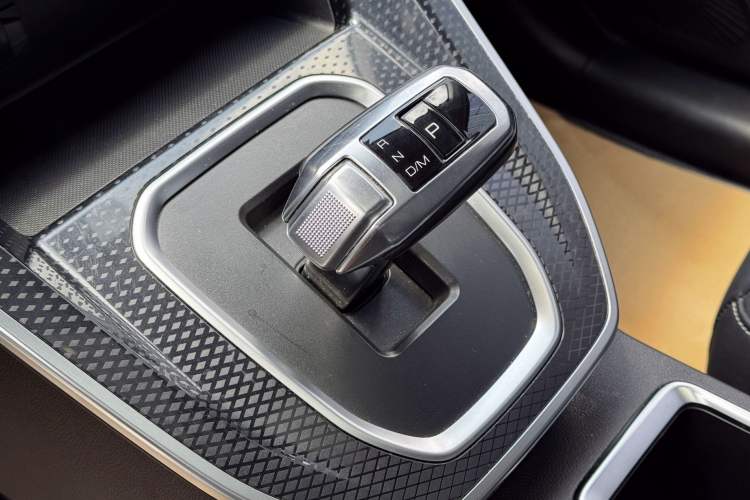 Used Haval M6 2021 PLUS 1.5T DCT Luxury Smart Connectivity Model Interior 10