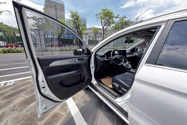 Used Haval M6 2021 PLUS 1.5T DCT Luxury Smart Connectivity Model Interior 11