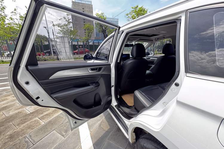 Used Haval M6 2021 PLUS 1.5T DCT Luxury Smart Connectivity Model Interior 12