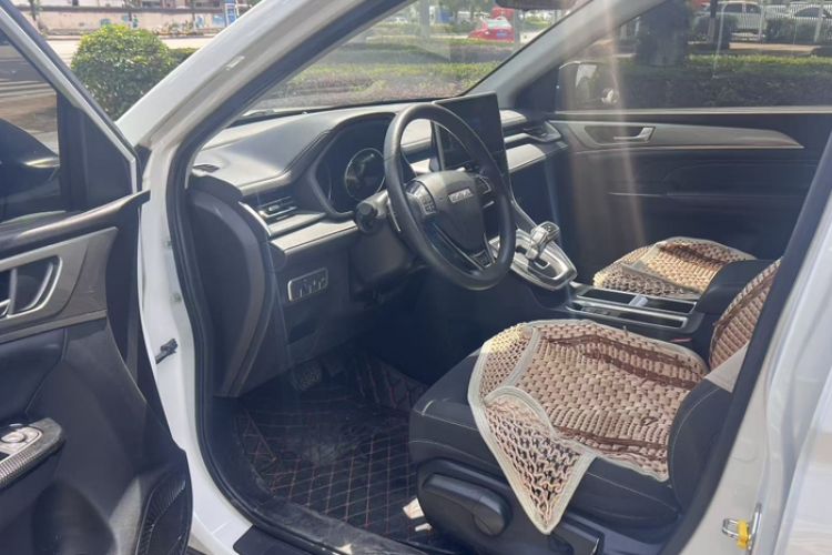 Used Haval M6 2021 PLUS 1.5T DCT Elite Smart Connectivity Model Interior 2