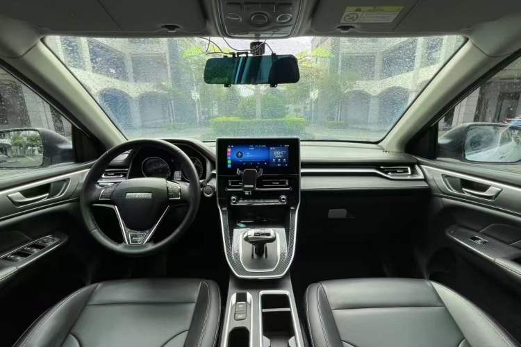 Used Haval M6 2021 PLUS 1.5T DCT Luxury Smart Connectivity Model Interior 2