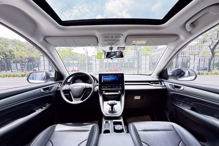 Used Haval M6 2021 PLUS 1.5T DCT Luxury Smart Connectivity Model Interior 2