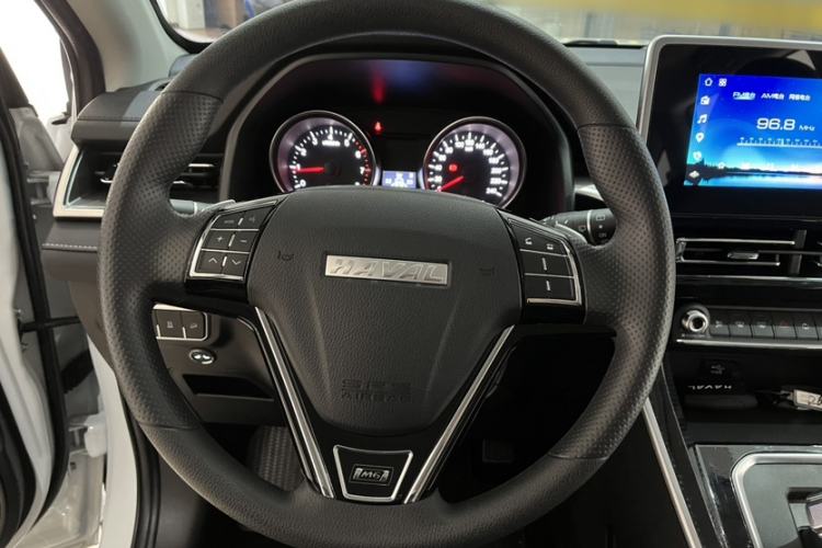 Used Haval M6 2021 PLUS 1.5T DCT Elite Smart Connectivity Model Interior 2
