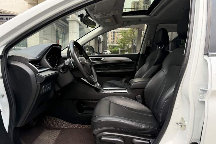 Used Haval M6 2021 PLUS 1.5T DCT Luxury Smart Connectivity Model Interior 2