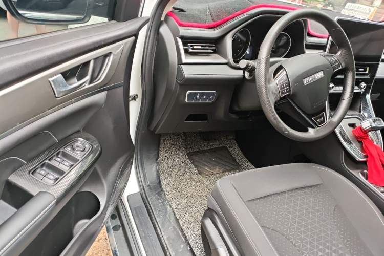 Used Haval M6 2021 PLUS 1.5T DCT Elite Smart Connectivity Model Interior 3