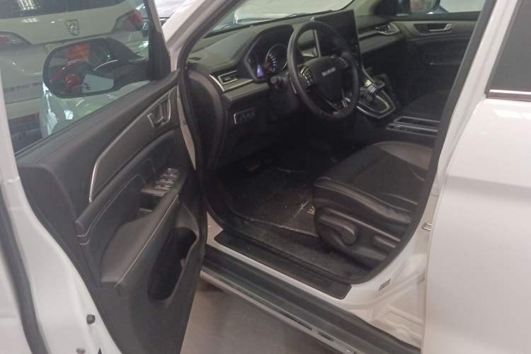 Used Haval M6 2021 PLUS 1.5T DCT Luxury Smart Connectivity Model Interior 3