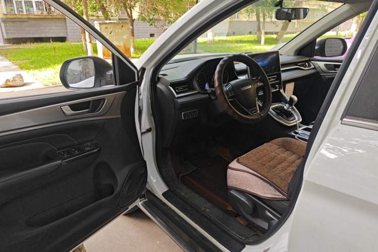 Used Haval M6 2021 PLUS 1.5T Manual Elite Smart Connectivity Model Interior 3