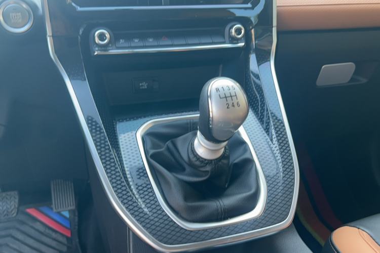 Used Haval M6 2021 PLUS 1.5T Manual Luxury Smart Connectivity Model Interior 3