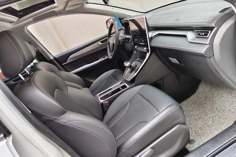 Used Haval M6 2021 PLUS 1.5T DCT Luxury Smart Connectivity Model Interior 3