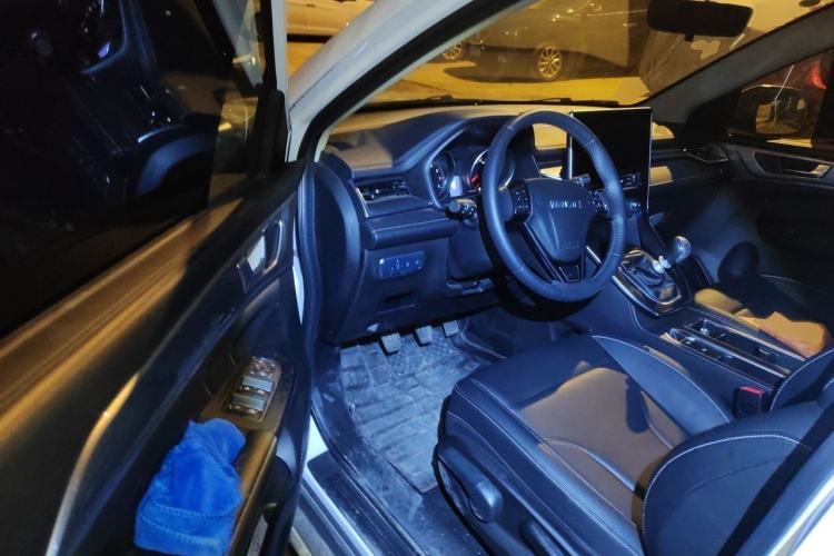 Used Haval M6 2021 PLUS 1.5T Manual Luxury Smart Connectivity Model Interior 3