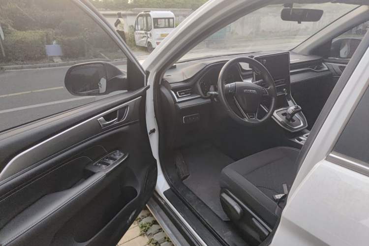 Used Haval M6 2021 PLUS 1.5T DCT Elite Smart Connectivity Model Interior 3