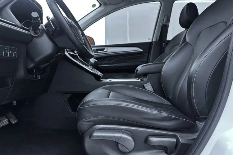 Used Haval M6 2021 PLUS 1.5T DCT Luxury Smart Connectivity Model Interior 3