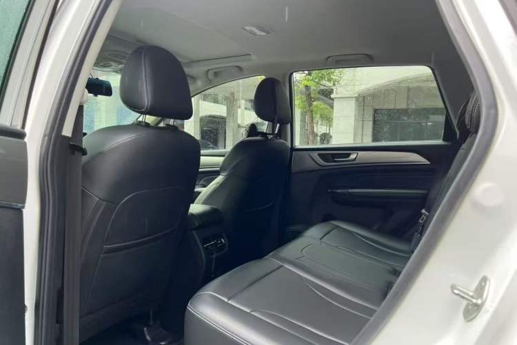 Used Haval M6 2021 PLUS 1.5T DCT Luxury Smart Connectivity Model Interior 4
