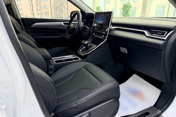 Used Haval M6 2021 PLUS 1.5T DCT Comfort Edition Interior 4