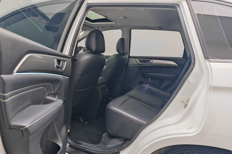 Used Haval M6 2021 PLUS 1.5T DCT Luxury Smart Connectivity Model Interior 4