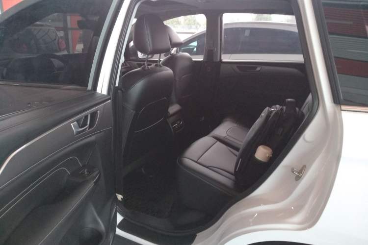 Used Haval M6 2021 PLUS 1.5T DCT Luxury Smart Connectivity Model Interior 4