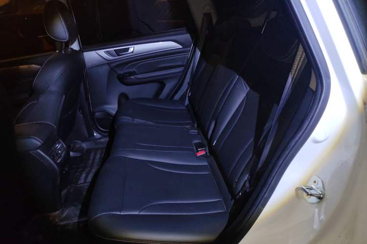 Used Haval M6 2021 PLUS 1.5T Manual Luxury Smart Connectivity Model Interior 4