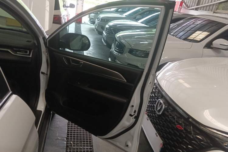 Used Haval M6 2021 PLUS 1.5T DCT Luxury Smart Connectivity Model Interior 5
