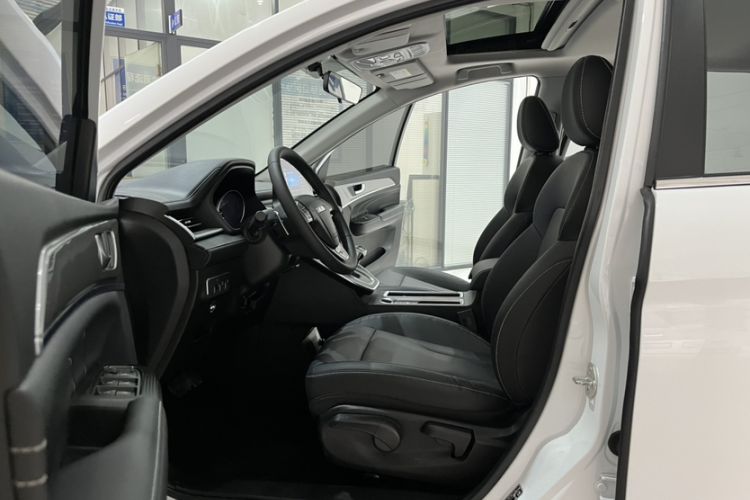 Used Haval M6 2021 PLUS 1.5T DCT Luxury Smart Connectivity Model Interior 5