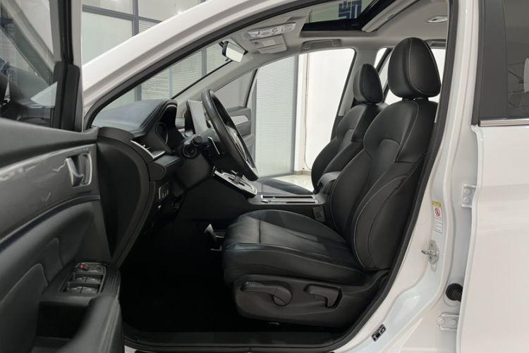 Used Haval M6 2021 PLUS 1.5T DCT Comfort Edition Interior 5