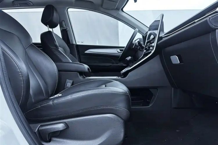 Used Haval M6 2021 PLUS 1.5T DCT Luxury Smart Connectivity Model Interior 5