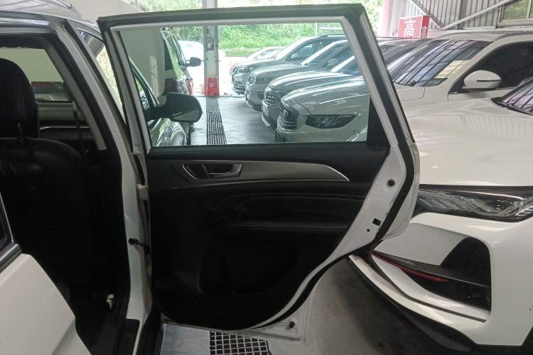 Used Haval M6 2021 PLUS 1.5T DCT Luxury Smart Connectivity Model Interior 6