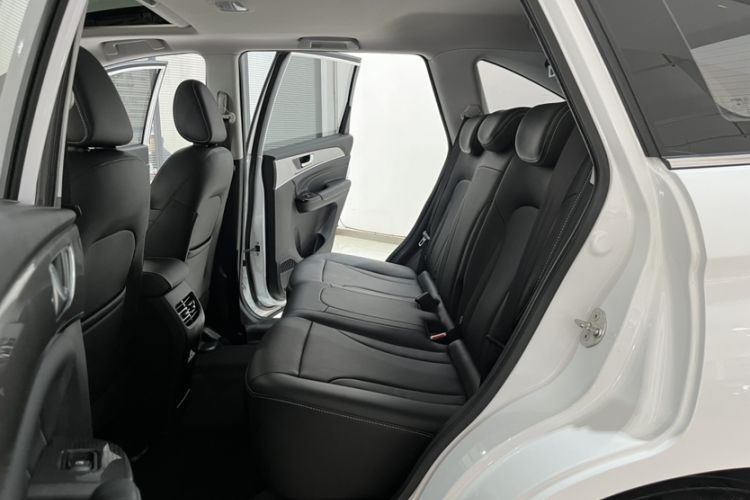Used Haval M6 2021 PLUS 1.5T DCT Comfort Edition Interior 6