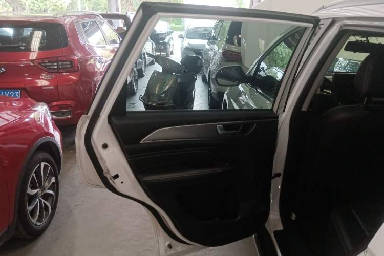 Used Haval M6 2021 PLUS 1.5T DCT Luxury Smart Connectivity Model Interior 8