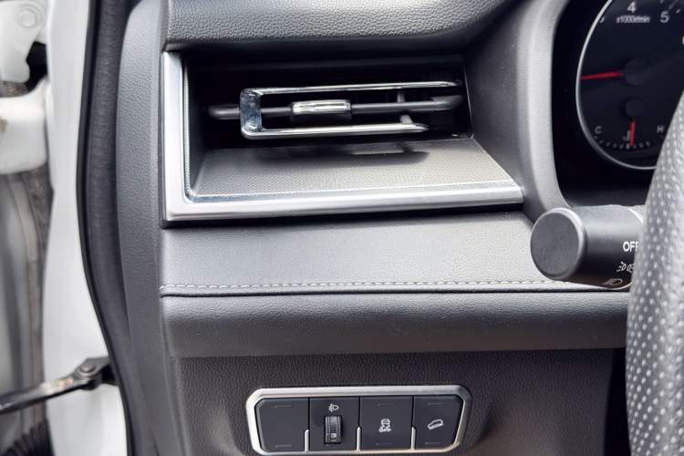 Used Haval M6 2021 PLUS 1.5T DCT Luxury Smart Connectivity Model Interior 9