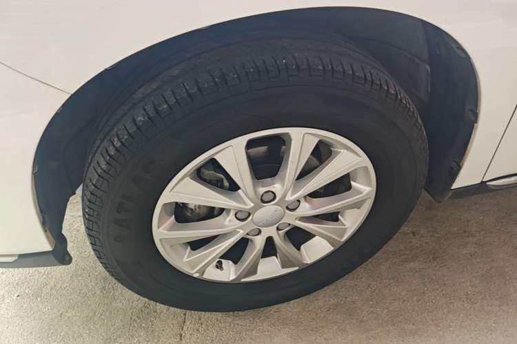Used Haval M6 2021 PLUS 1.5T DCT Luxury Smart Connectivity Model Left Front Wheel Hub