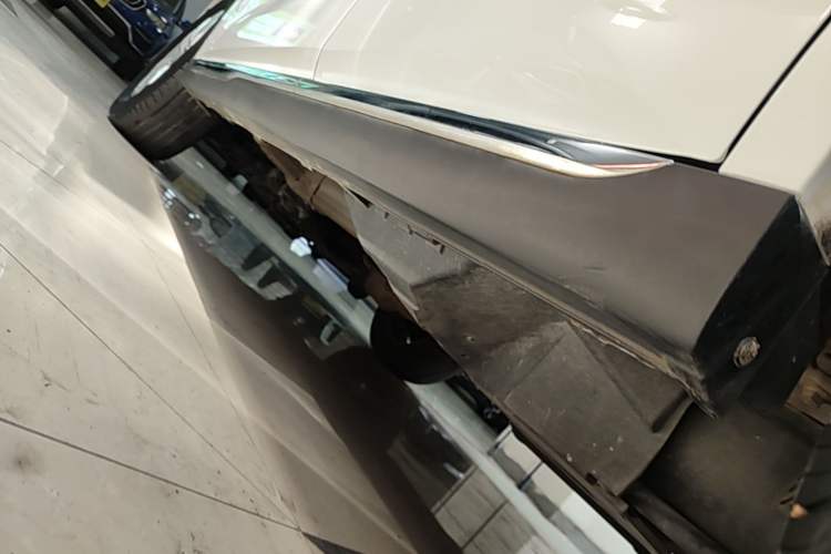 Used Haval M6 2021 PLUS 1.5T DCT Elite Smart Connectivity Model Left Side Sill