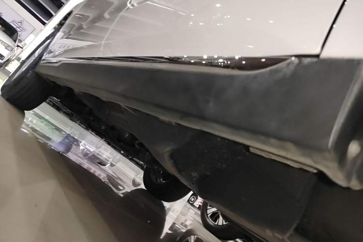 Used Haval M6 2021 PLUS 1.5T DCT Elite Smart Connectivity Model Left Side Sill