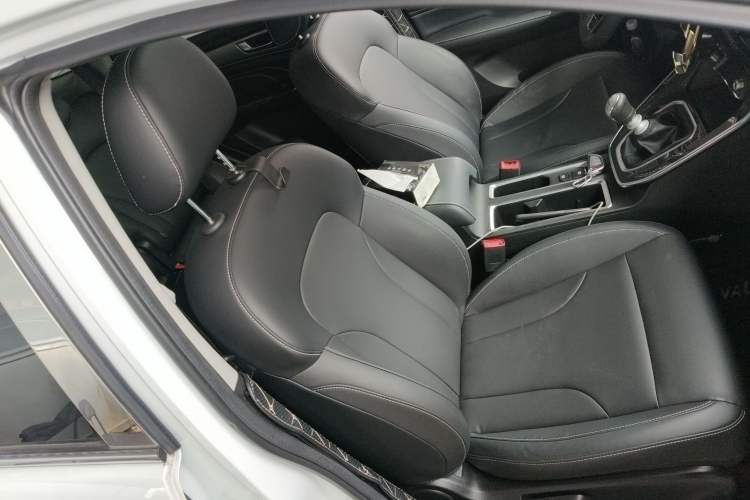 Used Haval M6 2021 PLUS 1.5T Manual Luxury Smart Connectivity Model Right Front Seat