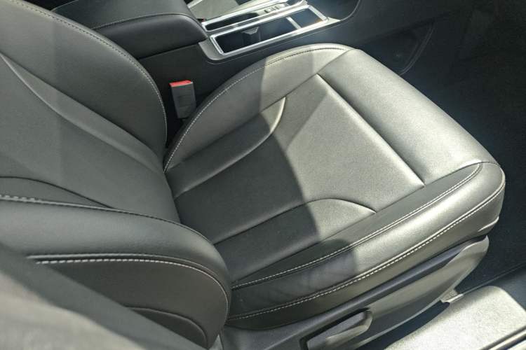 Used Haval M6 2021 PLUS 1.5T DCT Luxury Smart Connectivity Model Right Front Seat
