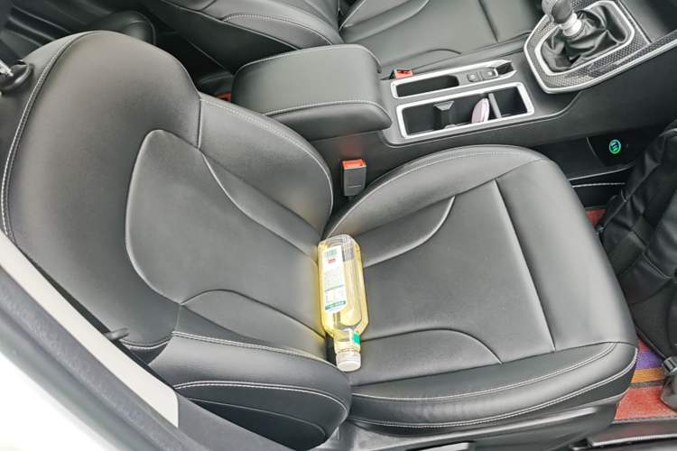 Used Haval M6 2021 PLUS 1.5T Manual Luxury Smart Connectivity Model Right Front Seat