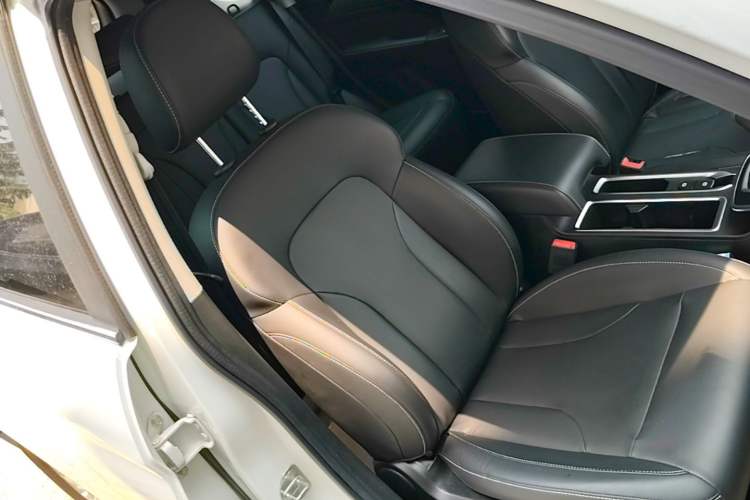 Used Haval M6 2021 PLUS 1.5T Manual Luxury Smart Connectivity Model Right Front Seat