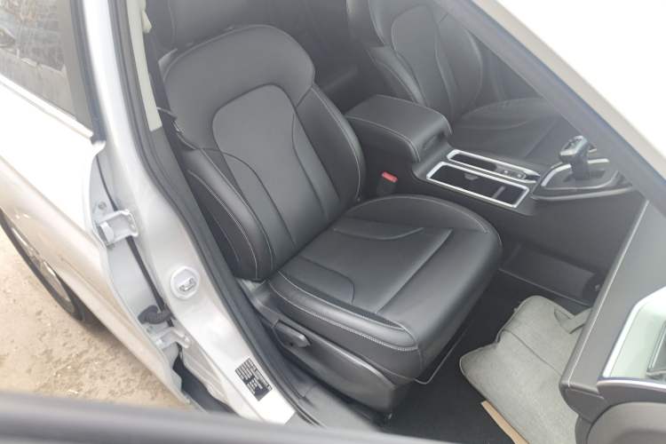 Used Haval M6 2021 PLUS 1.5T DCT Luxury Smart Connectivity Model Right Front Seat
