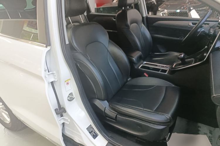 Used Haval M6 2021 PLUS 1.5T DCT Prestige Smart Connectivity Model Right Front Seat
