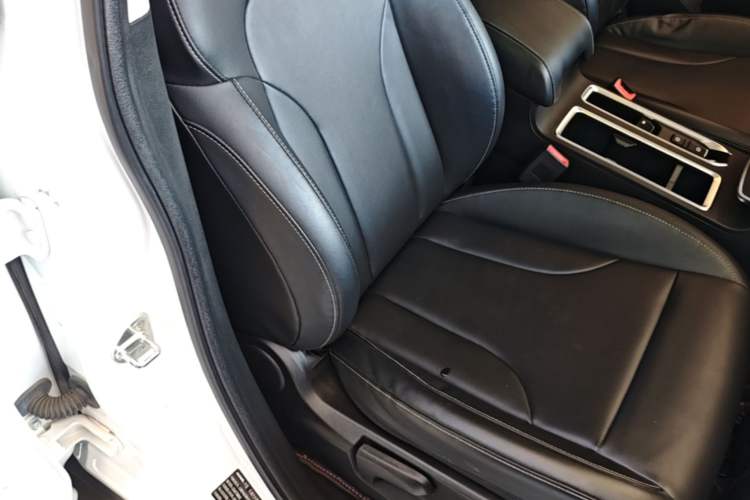 Used Haval M6 2021 PLUS 1.5T DCT Luxury Smart Connectivity Model Right Front Seat