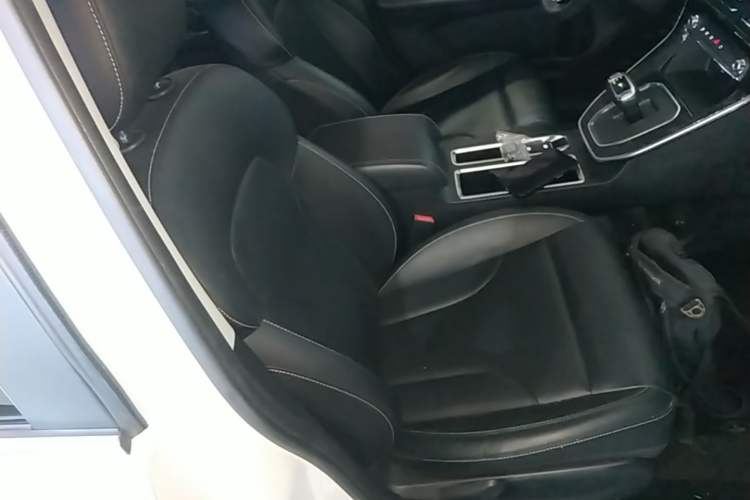 Used Haval M6 2021 PLUS 1.5T DCT Luxury Smart Connectivity Model Right Front Seat