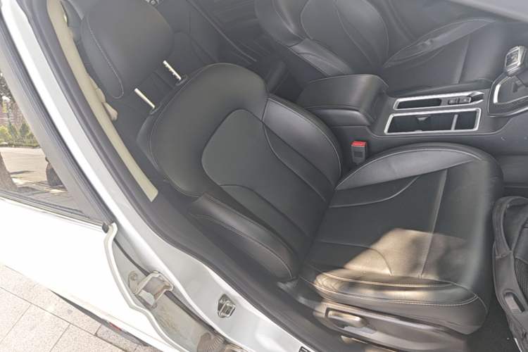 Used Haval M6 2021 PLUS 1.5T DCT Luxury Smart Connectivity Model Right Front Seat