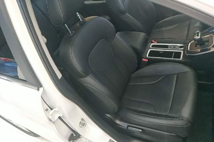 Used Haval M6 2021 PLUS 1.5T DCT Luxury Smart Connectivity Model Right Front Seat