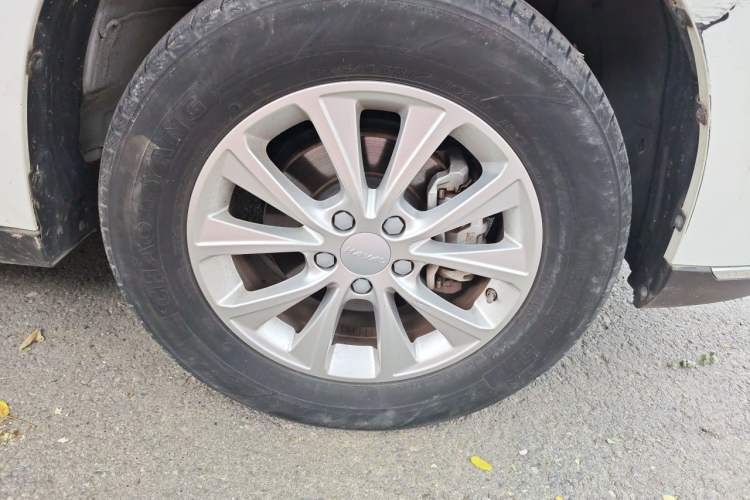 Used Haval M6 2021 PLUS 1.5T DCT Luxury Smart Connectivity Model Right Front Wheel Hub