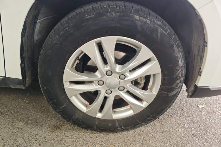Used Haval M6 2021 PLUS 1.5T DCT Comfort Edition Right Front Wheel Hub