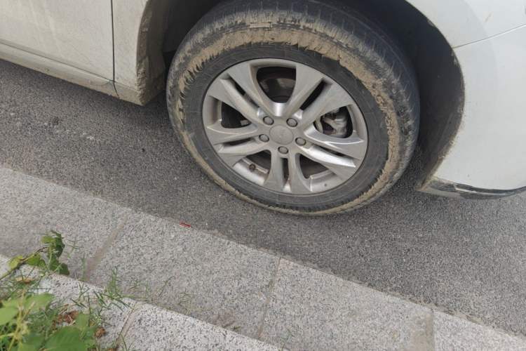 Used Haval M6 2021 PLUS 1.5T Manual Elite Smart Connectivity Model Right Front Wheel Hub