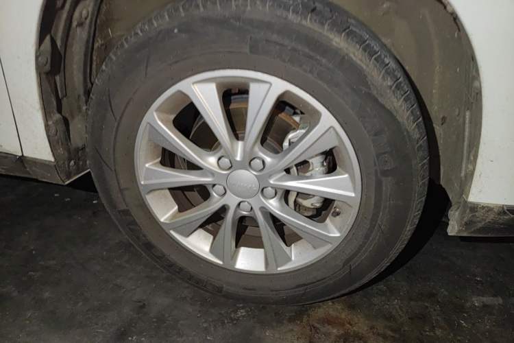 Used Haval M6 2021 PLUS 1.5T DCT Luxury Smart Connectivity Model Right Front Wheel Hub