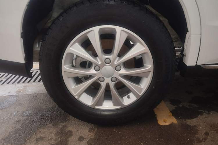 Used Haval M6 2021 PLUS 1.5T DCT Luxury Smart Connectivity Model Right Rear Wheel Hub