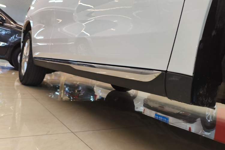 Used Haval M6 2021 PLUS 1.5T DCT Elite Smart Connectivity Model Right Side Sill