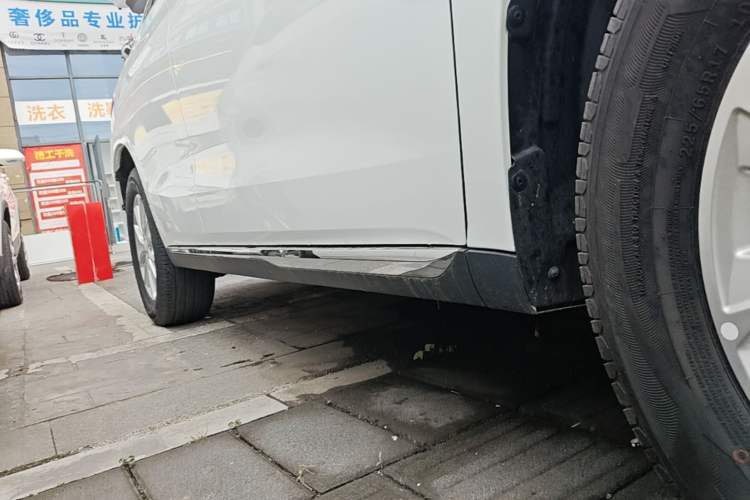 Used Haval M6 2021 PLUS 1.5T Manual Luxury Smart Connectivity Model Right Side Sill