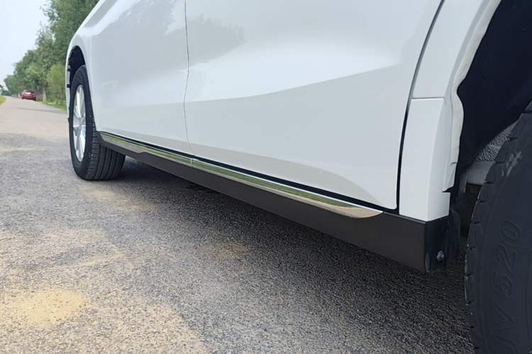 Used Haval M6 2021 PLUS 1.5T DCT Luxury Smart Connectivity Model Right Side Sill